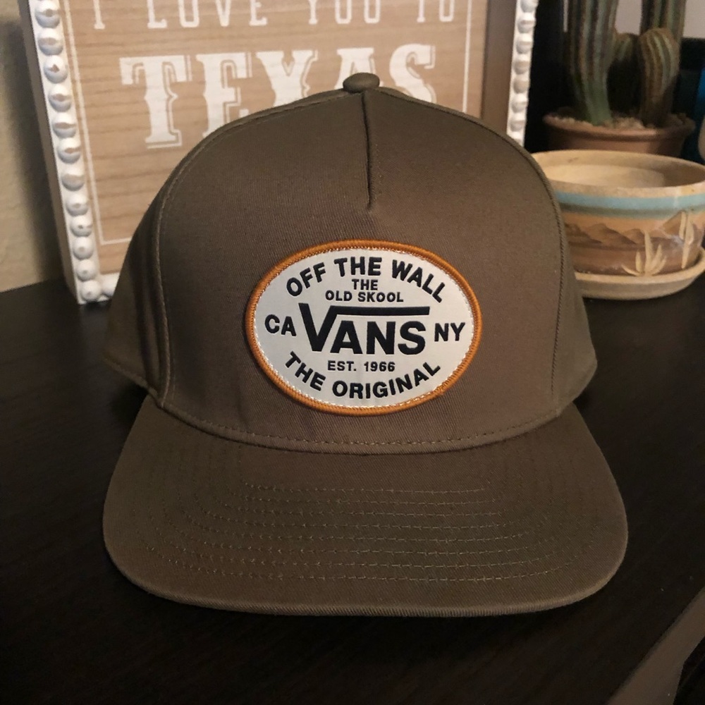 New! - Vans snapback hat/ cap